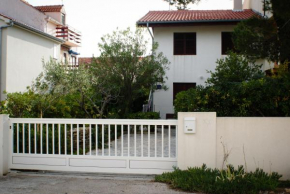 Apartments with a parking space Sabunike, Zadar - 12960
